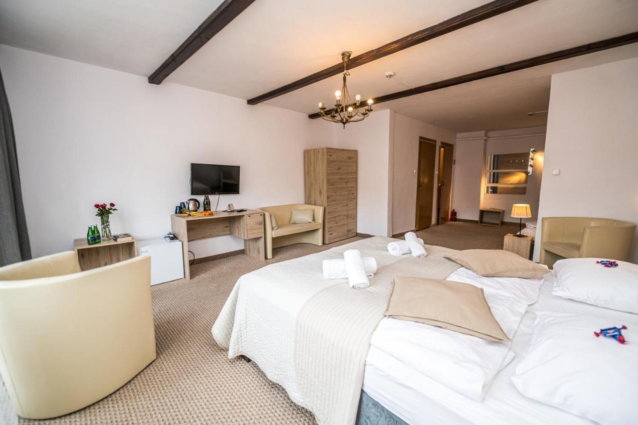 קרפאז' Hotel Ariston מראה חיצוני תמונה