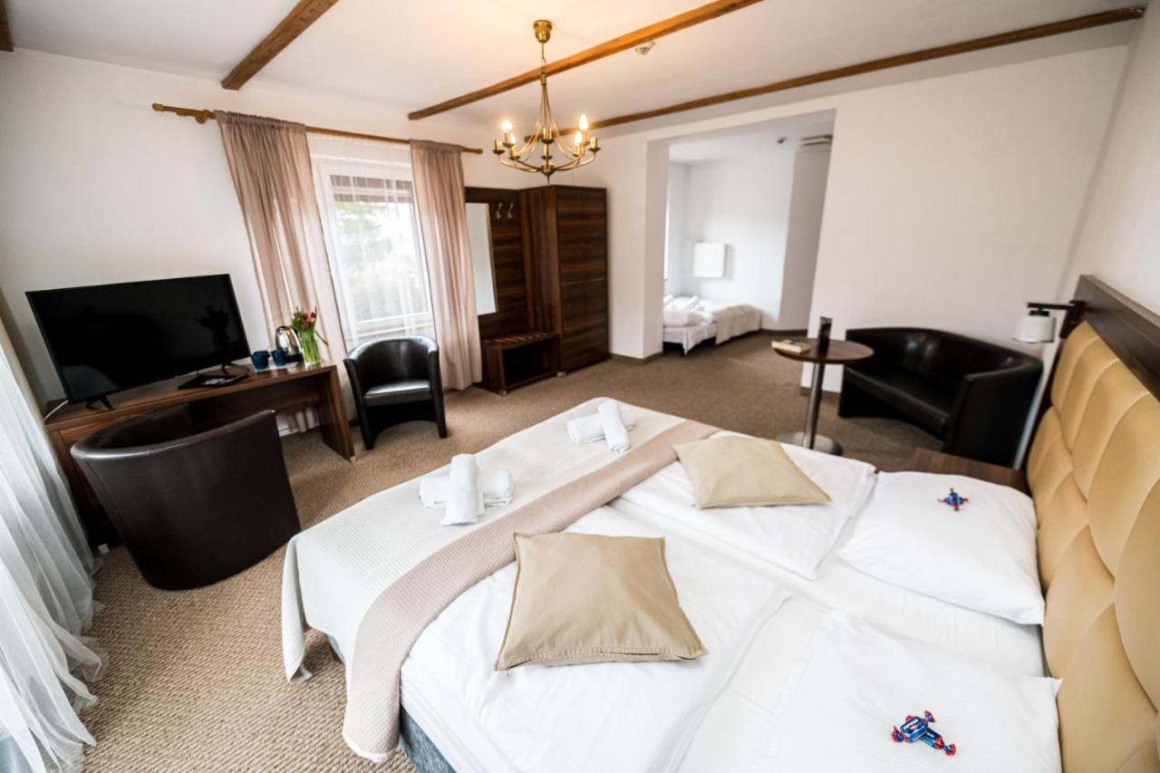 קרפאז' Hotel Ariston מראה חיצוני תמונה