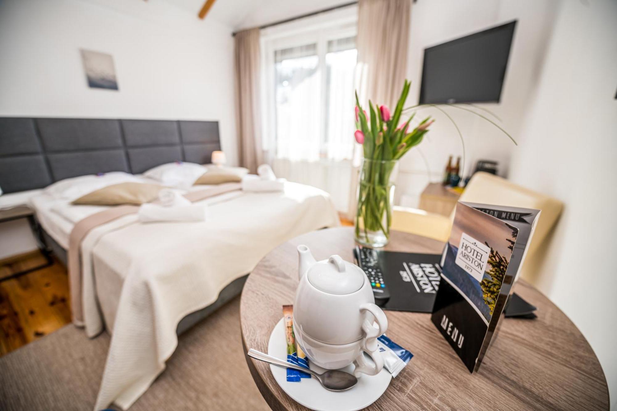 קרפאז' Hotel Ariston מראה חיצוני תמונה