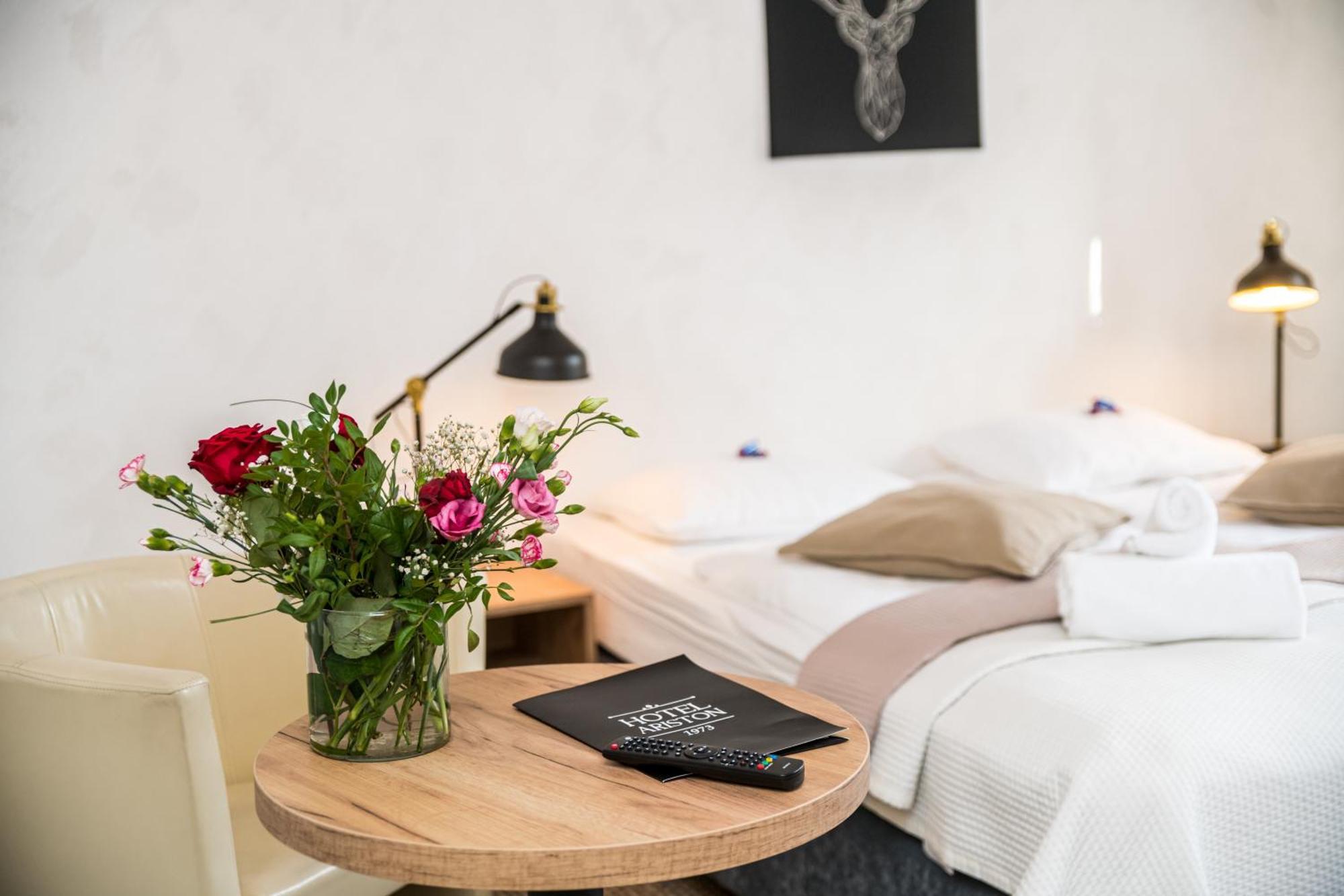 קרפאז' Hotel Ariston מראה חיצוני תמונה